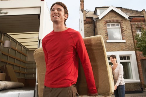 Expert tips for a smooth moving journey in Canary Wharf