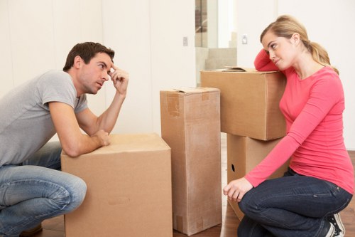 Final tips for a successful moving truck experience in Canary Wharf