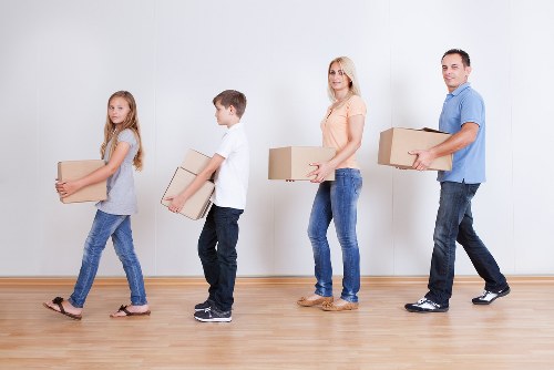 Booking professional removal services in Canary Wharf